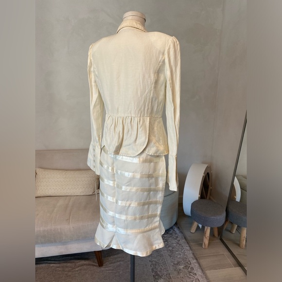 CHIC WHITE IVORY LINEN AND SILK SKIRT SUIT FLARE CUFF - Picture 3 of 16